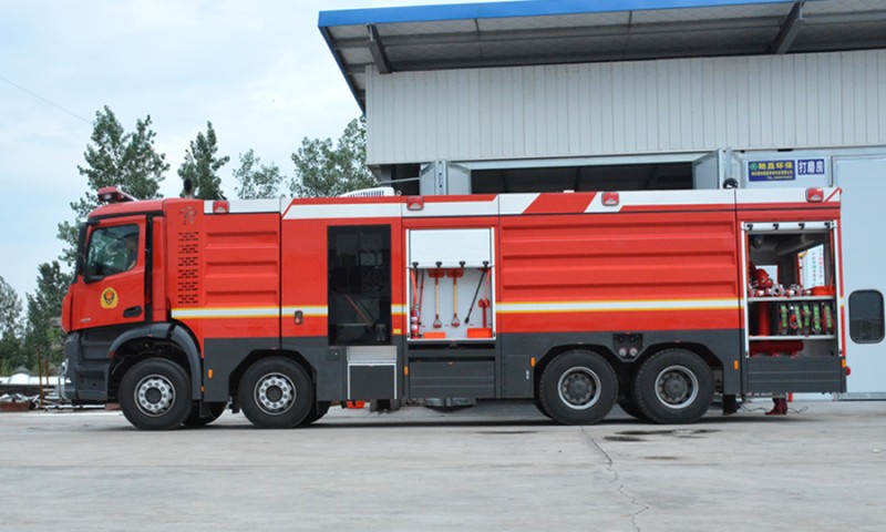 奔馳18噸水罐消防車