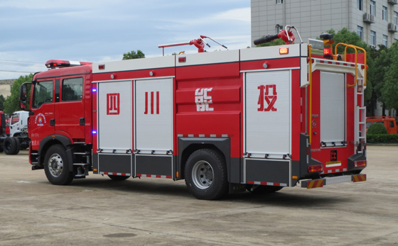 重汽7噸干粉泡沫聯用消防車