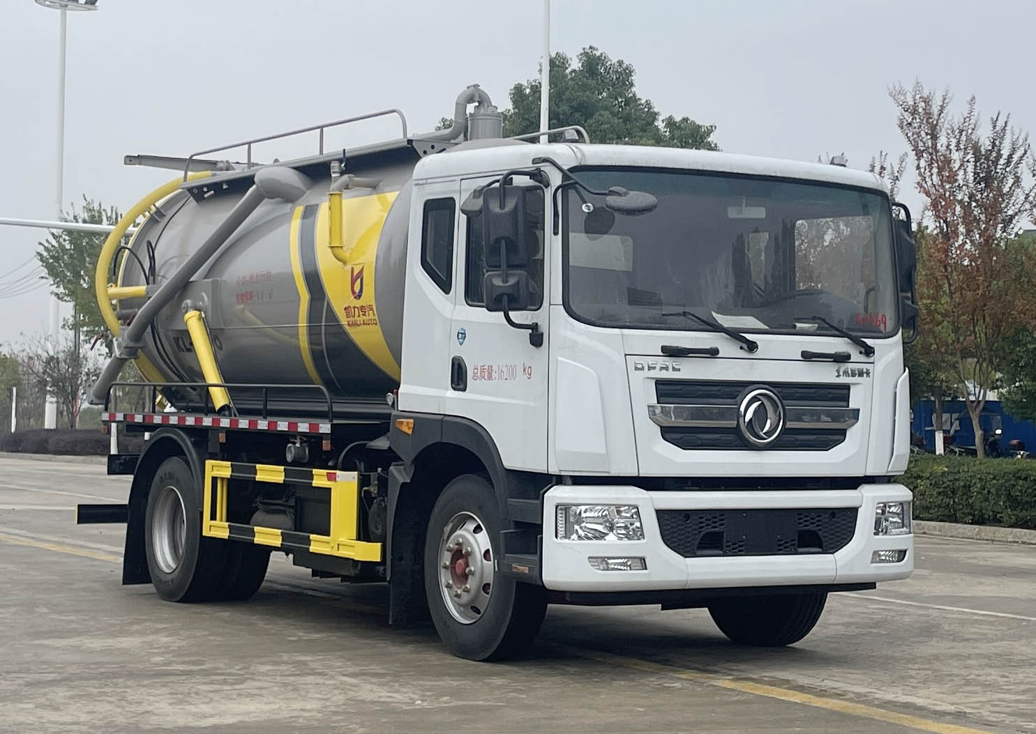 KLF5160GXWE6型吸污車