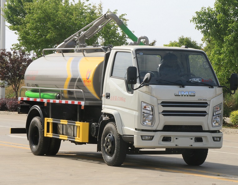 KLF5070GXEJ6型吸糞車