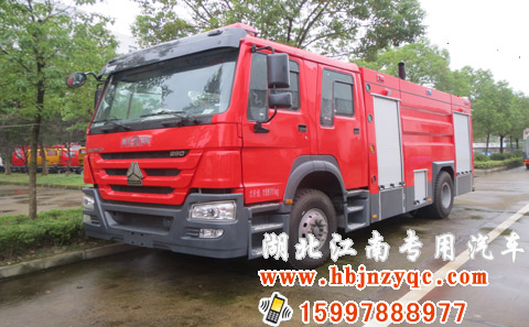 重汽豪沃8噸水罐消防車