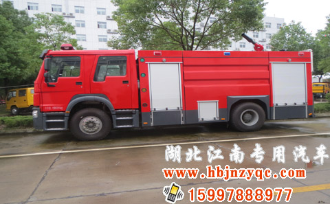重汽豪沃8噸水罐消防車