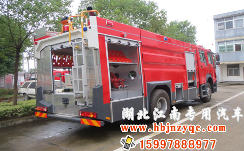 重汽豪沃8噸水罐消防車