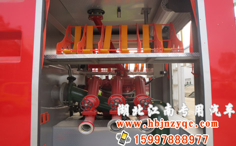 重汽豪沃8噸水罐消防車