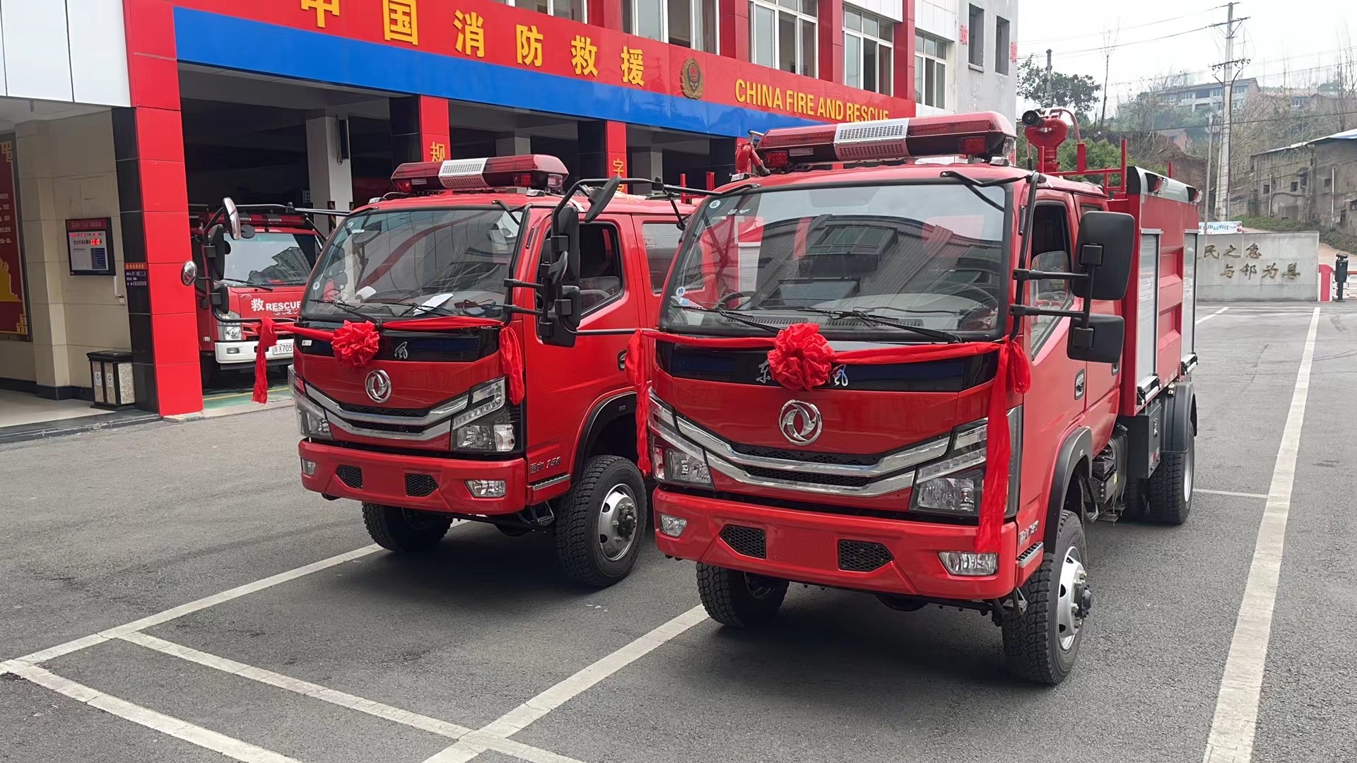 東風(fēng)4驅(qū)消防車